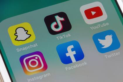 En Texas y Florida, la legislación prohíbe a las plataformas de redes sociales la suspención de cuentas de usuarios por opiniones políticas