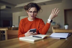 En tiempos de pandemia, una selfie recibiendo una vacuna podrá parecerte alegre y esperanzadora, pero podría ser una bofetada digital para alguien que no ha recibido la vacuna o que ha sufrido una terrible pérdida