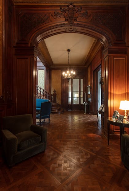 En toda la propiedad, los pisos son de roble de Eslavonia.