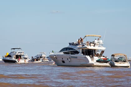 En todo el delta hay registradas 35.970 lanchas particulares, 137 lanchas de pasajeros, 32 lanchas taxi y 500 botes a remo