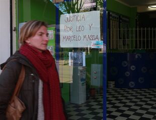 En todos los comercios hay carteles que piden justicia
