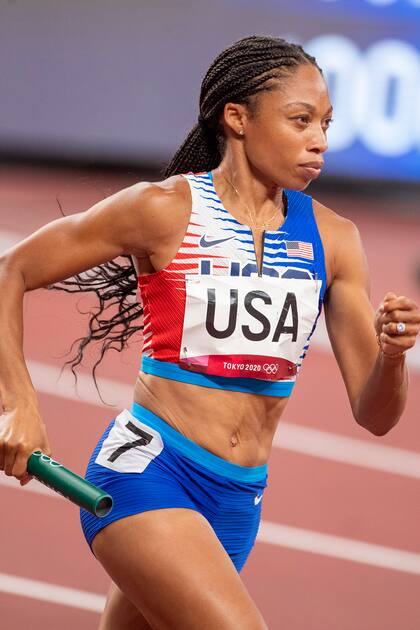 En Tokio 2020, Felix se convirtió en la mujer que más medallas olímpicas ganadas sobre la pista y, con 11 medallas, es la atleta olímpica estadounidense más condecorada en atletismo, superando a Carl Lewis, que obtuvo diez