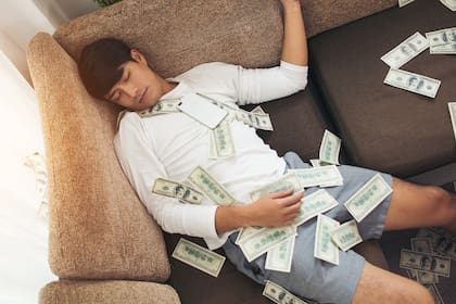 En total, recibió US$430.503 netos
