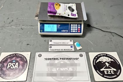 En total se incautaron nueve kilos de cocaína en el aeropuerto de Ezeiza
