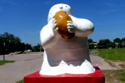 En Tucumán se hizo una estatúa que homenajeaba el sánguche de milanesa, pero según indican las autoridades de la Cultura de la región desapareció