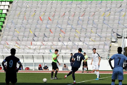 En Turkmenistán la pelota comenzó a rodar. FK Altyn Asyr, vigente campeón, y Köpetdag, actual líder, empataron 1-1 en la vuelta al fútbol en ese país de Asia central