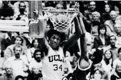 En UCLA, fue titular desde el primer año y llegó a una Final Four; todavía figura entre los máximos reboteadores históricos de la institución