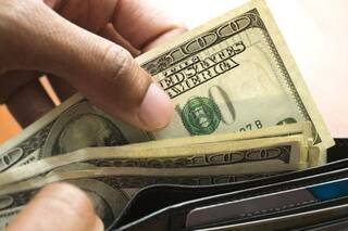 apatía en el mercado de bonos y un menor ritmo en la devaluación oficial