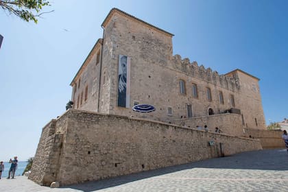En un antiguo castillo de los Grimaldi se puede visitar el museo Picasso, en Antibes