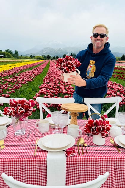 En un campo de tulipanes de Trevelin, durante uno de sus viajes inspiradores