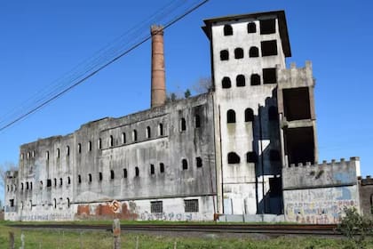 En un comienzo, albergó la fábrica Finaco, dedicada a la producción de leche y huevo en polvo