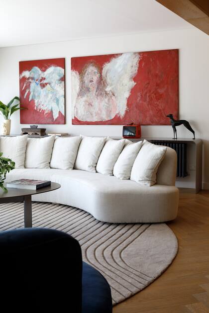 En un departamento ambientado por Cali Herrera, vimos la alfombra 'Ralph' con bajorrelieve de Jt. Pfeiffer, la marca de Julia Tonconogy Pfeiffer con sedes en Buenos Aires y Nueva York.