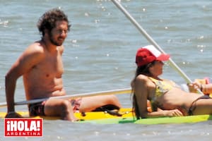 Juana Viale practica paddle surf con su novio Agustín y una invitada muy especial