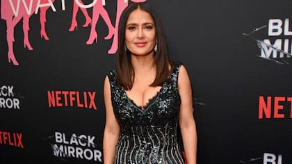 En un episodio reciente de Black Mirror, Salma Hayek descubre que cedió los derechos de su imagen de IA
