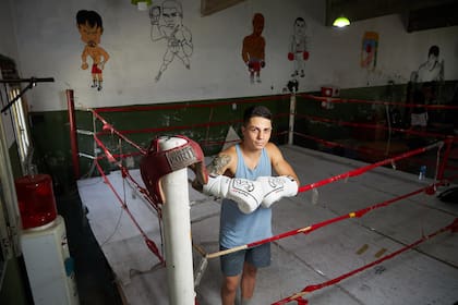 En un gimnasio de Lanús, siempre cuidando su preparación