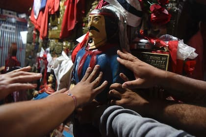 En un marco en el que proliferan devociones no reconocidas por la Iglesia, como el Gauchito Gil, los jóvenes modelan sus propias creencias