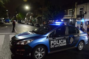 Golpearon a una oficial porteña en la villa Zavaleta y le robaron la pistola y el chaleco antibalas