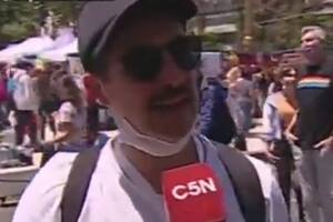 En un móvil en la Marcha del Orgullo que se celebró este 6 de noviembre, un movilero lanzó una pregunta que provocó indignación