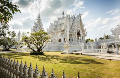 En un país donde hay más de 30.000 templos, el Blanco se destaca por ser de arquitectura única.