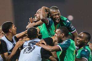 Un seleccionado muy pobre que sorprende en la Copa África se quedó sin arqueros