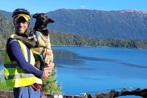 Renunció a su trabajo, acondicionó una bici para recorrer el país y eligió a la mejor compañera de viaje