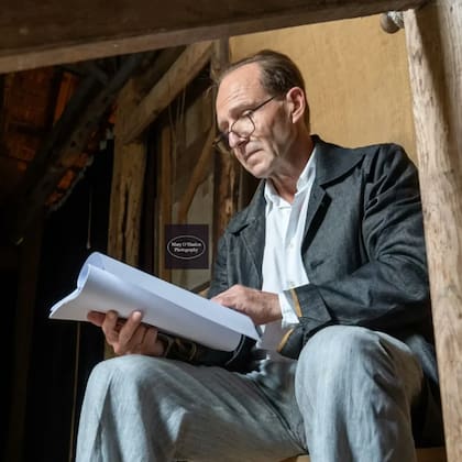 En un principio, el actor se encontraba negado a dar vida a Voldemort, pero al ver los bocetos del personaje quedó fascinado