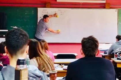 En un principio, Martín comenzó a trabajar como profesor universitario de Física, Álgebra y Ciencias de la Computación.