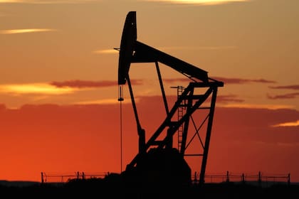 En un reporte de estrategia global difundido este domingo por la tarde, el banco estadounidense estimó que el Brent podría acercarse a los US$80 como reacción inicial a los acontecimientos en Medio Oriente, algo que comenzó a verificarse en las primeras operaciones de esta madrugada.