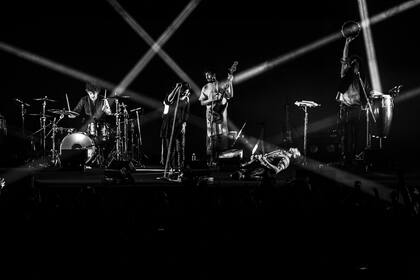 En un show eléctrico y electrónico, BBS mostró todas sus caras, entre la balada bailable, la psicodelia y el tecno