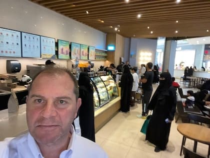 En un Starbucks en Arabia Saudita