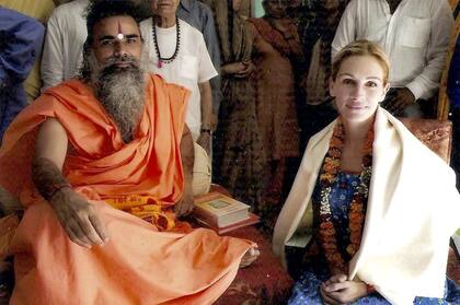 En un templo. Julia Roberts vive nuevas experiencias en la India.