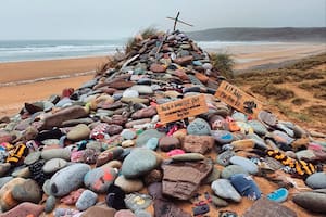 Advertencia sobre la playa de Gales adonde van los fanáticos de Harry Potter y se convirtió en un basural