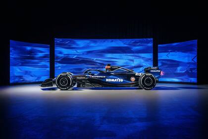 En una concurrida presentación en Nueva York, el equipo Williams mostró los detalles del nuevo modelo, azul y negro, que conducirán el tailandés Alex Albon y el estadounidense Logan Sargeant.