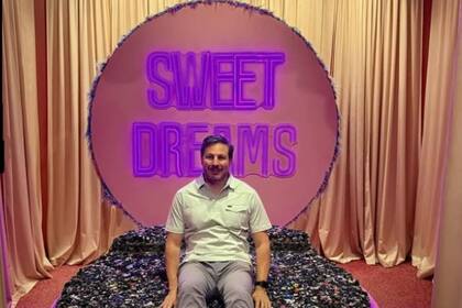 En una de las instalaciones "instagrameables" del Sweet Tooth Hotel, de Dallas