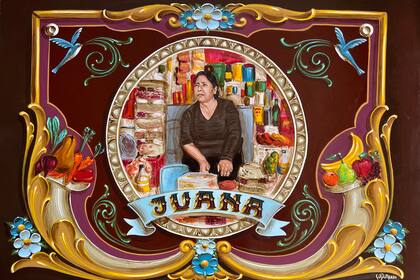 En una de las paredes del Corredor Agüero, una galería a cielo abierto se puede ver Juana, obra que comparte medianeras con otros murales realizados por mujeres