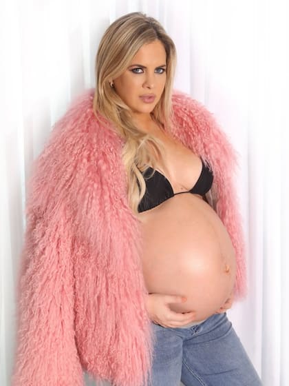 En una de las últimas fotos que subió a su cuenta de Instagram, Maglietti jugó con sus looks de embarazada y destacó la ansiedad que recorría su cuerpo por dar a luz