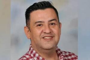 En una desgarradora entrevista con la cadena ABC News, el maestro Arnulfo Reyes dijo a la policía: "Ustedes tenían un chaleco antibalas. Yo no tenía nada"