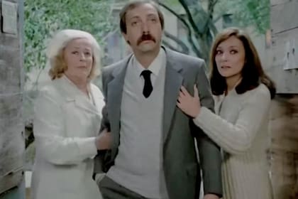 En una
escena del film "Darse cuenta", dirigida por Alejandro Doria,
con China Zorrilla y Luis Brandoni. 