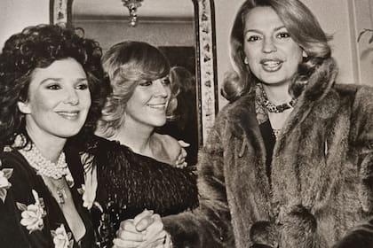 En una fiesta con Graciela Borges y con Ira von Fürstenberg