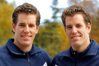 Tyler y Cameron Winklevoss se hicieron millonarios con el bitcoin
