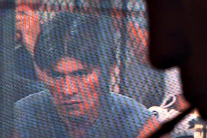 En una imagen de TV se ve a Marcelo Brandan tras las rejas, en febrero de 2000