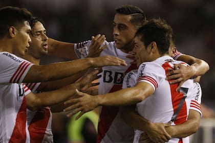 En una noche sufrida, River festejó
