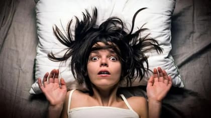 En una noche típica, a medida que pasamos de la consciencia al sueño, la actividad dentro de la formación reticular del cerebro se reduce (Imagen de carácter ilustrativo)