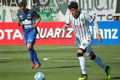 En una publicación en su cuenta de Facebook el jugador manifestó que para felicidad de algunos lograron sacarlo de su pueblo