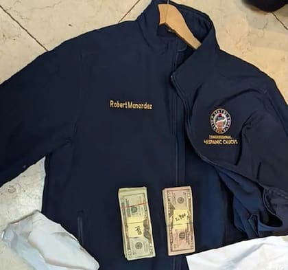 En una redada realizada hace dos años en la casa de Nueva Jersey de Menéndez, se encontró dinero en efectivo y lingotes de oro