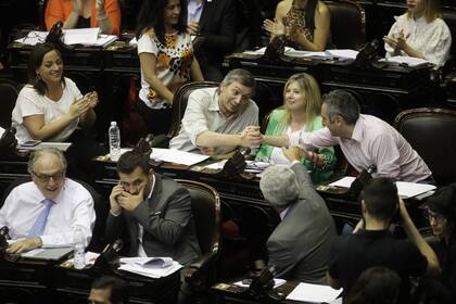 En una sesión exprés, se incorporaron 23 legisladores