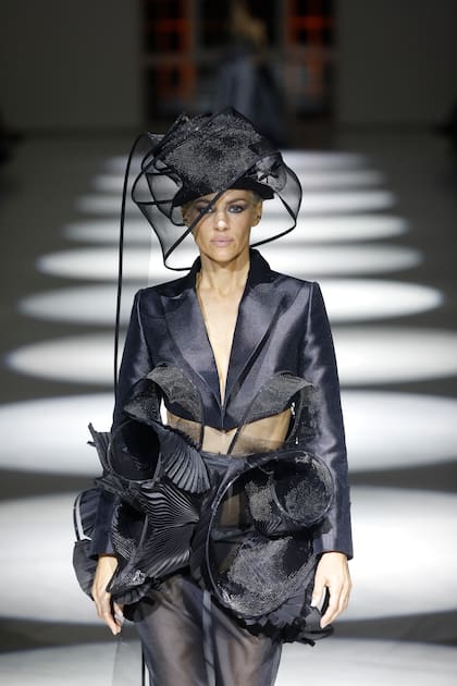 En una temporada que marca su regreso a las pasarelas argentinas, la apertura del desfile fue de la modelo Daniela Urzi. Los desfiles de Designers se llevan a cabo en lugares emblemáticos de la Ciudad de Buenos Aires, el de Fabián Zitta fue en el Faena Art Center