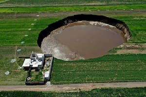 Qué hizo que la tierra colapse en Illinois y provoque un monstruoso cráter en un parque