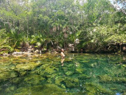 En uno de los cenotes de Tulum