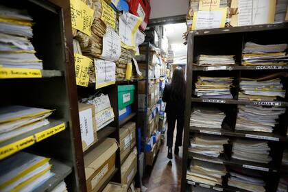 En uno de los tribunales orales los expedientes se guardan en pasillos y en la cocina